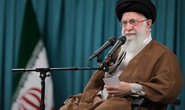 امام خامنه‌ای: حج یک فریضه‌ صددرصد سیاسی است