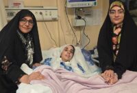 «فهیمه هاشمی‌تبار» پس از 112 روز خبر شهادت پدر و مادرش را در اینترنت خواند