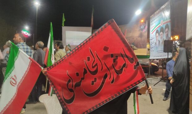 ۱۰۰ شب ایستادگی در خیابان؛ آرادان همچنان در شور و حماسه غرق است ۱۰۰ شب ایستادگی در خیابان؛ آرادان همچنان در شور و حماسه غرق است