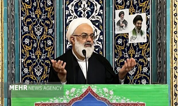 امام جمعه آرادان: اتحاد در سایه ولایت مسیر پیروزی نهایی است امام جمعه آرادان: اتحاد در سایه ولایت مسیر پیروزی نهایی است