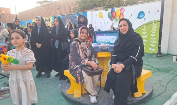 سفر «چمدان کتابِ» کانون آرادان به دنیای دانایی سفر «چمدان کتابِ» کانون آرادان به دنیای دانایی